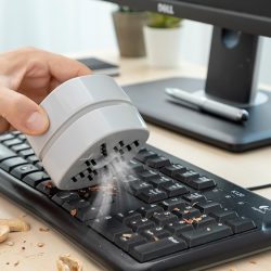 MINI PRIJENOSNI STOLNI USISIVAČ